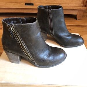 Diba brown pilot zipper booties. Size 8